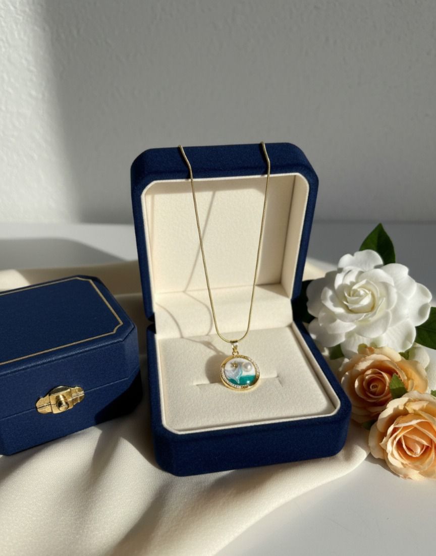 Pendant with Chain : Pearl